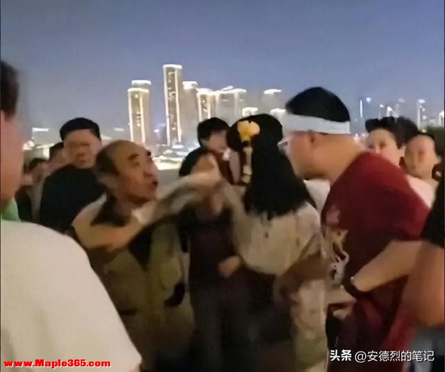 嚣张！重庆两女子故意穿和服跳舞，惨遭谩骂警方介入，评论区炸锅-1.jpg