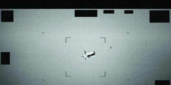 美军曝光13架战斗机拦截UFO，橙色光球竟反向追击，最后凭空消失