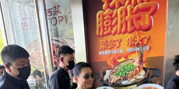 梁朝伟五一现身南京！本人个子好矮，小小一只，但一点不社恐！