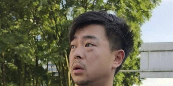 “花坛藏尸”案一审开庭，一人当庭翻供！受害人儿子：不要赔偿，只求判两人死刑