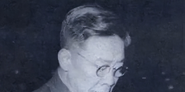 他是原副总理，1975年被永远开除党籍，1979年当选为副主席