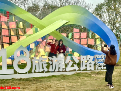 218最美旅游公路：显岗水库驿站人气爆棚 八方游客点赞打卡