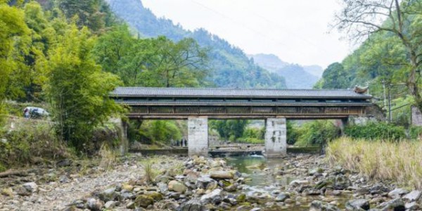 两代人接力7年建一座桥：重庆深山里的“愚公移山”，感动很多人