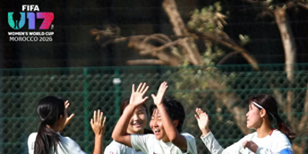 U17女足终于出了个"不怕死的"：17岁门将后场倒脚，全网都捏把汗