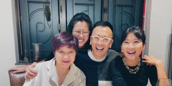 恭喜！71岁前TVB男星元宵节宣布做外公，大女儿诞下女婴