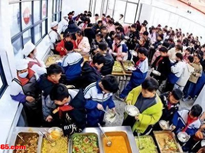 国家下死命令了，在2027年底前，所有中小学必须告别“校外配餐”