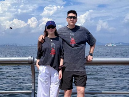 孙悦和妻子大连度假，再婚又娶大美女，财富自由，儿子也爱打篮球
