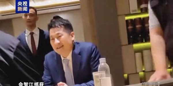 越扒越深！央视再曝佘智江新猛料，难怪赵薇早早与黄有龙撇清干系