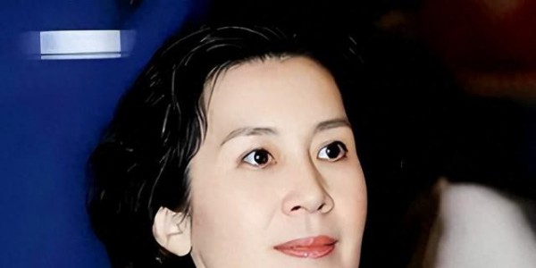 享正军级待遇的国家一级演员，被丈夫嫌弃，离婚后单身35年