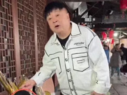 知名演员称在景区试戴帽子收费，景区回应