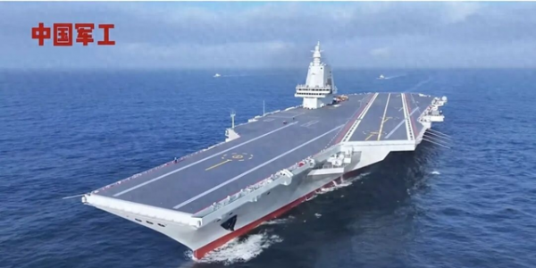 等了整整2天，官方正式宣布福建舰入列，美方头疼的两件事成真了