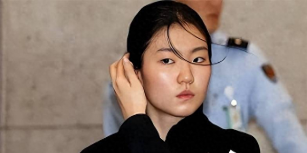 一点别同情她！被教练性侵27次，却在奥运赛场上，把队友撞出赛道