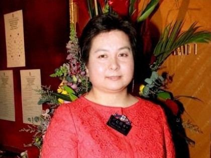 赌王最惨千金何超蕸离世！不争不抢一生，病床前挤满人心酸
