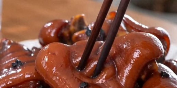 卖68元一盘太贵？教你在家做红烧猪蹄，软烂脱骨，满满的胶原蛋白