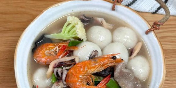 冬至将到，老一辈就馋这个咸的汤圆，食材丰富，做少了不够吃