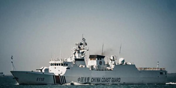 清场倒计时？菲律宾前脚逮捕69名中国人，中国海警后脚直冲中业岛