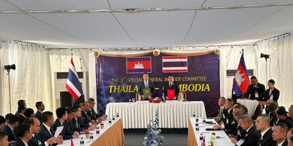 会谈不到1小时，泰柬签署停火协议，洪玛奈等来了特朗普的电话