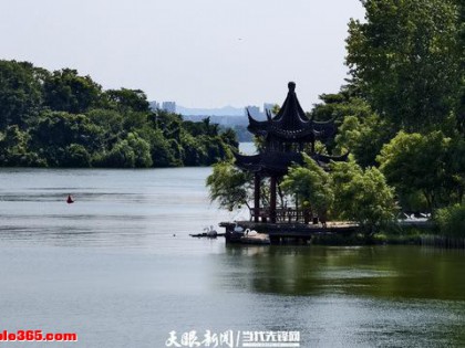 在岳阳南湖，“诗与远方”触手可及