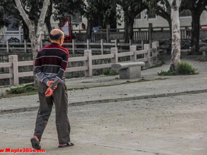 64岁糖尿病人，坚持早上空腹快走，三个月后复查，医生：做得很好