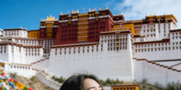 被日光裹住的瞬间，我成了布宫风景的一部分。