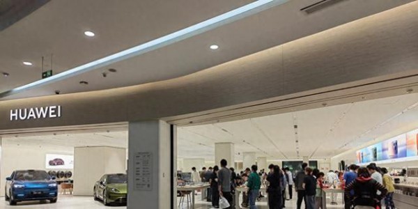 记者探访涨价潮下的手机市场：多品牌集体涨价，有品牌已涨500元，未来仍会涨 | 大鱼财经