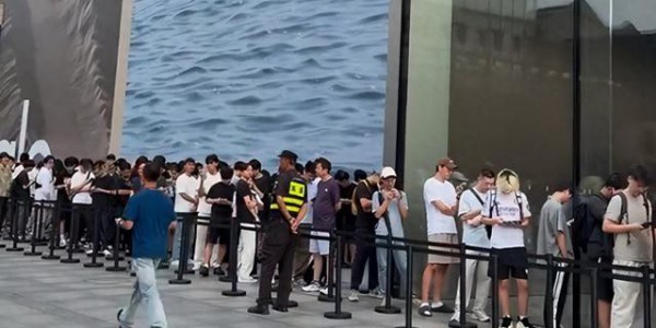 “嘴上都说不买，身体却很诚实……”有人凌晨排长队！上午还有捡漏的……有人立马转手赚近1000元