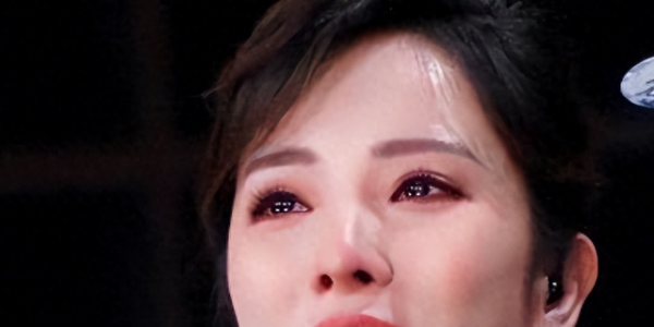 落地的凤凰不如鸡！离开央视为钱奔波的李思思，已然“风光不再”