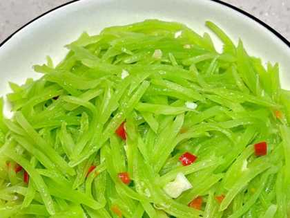 今日小暑，必做“2菜1肉”给老人吃，寓意消暑解毒，平安入伏
