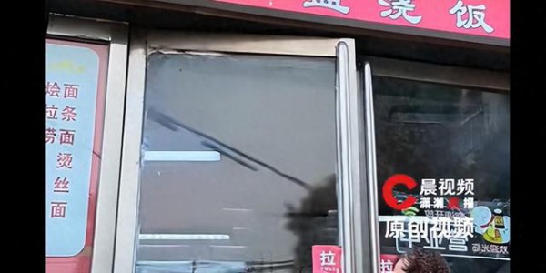 许昌胖东来生活广场即将闭店，附近开店三十多年的老板流着泪说舍不得，并表示自己也会关店：还想跟着胖东来开店很难，抢都抢不到