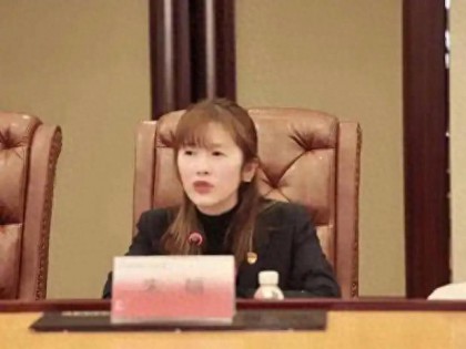 无背景无光环！80后女柜员24年逆袭4200亿上市银行副行长