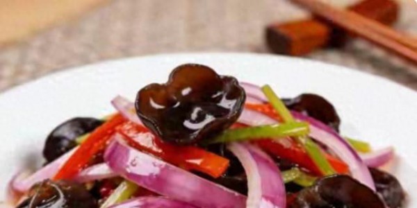 血管堵、血脂高？记住这4道家常菜，清淡又养人