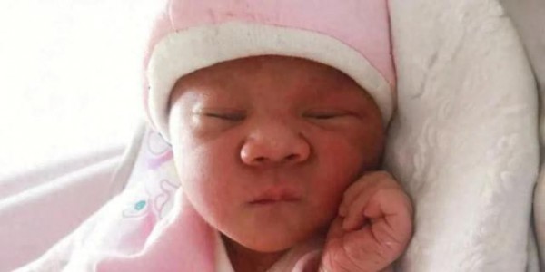 “出生哭”和“出生睡”的宝宝，有啥区别？医生说出实话，别疏忽