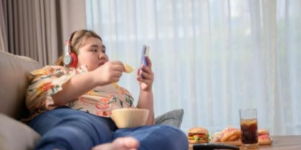 研究发现:那些每天吃完饭就躺下的人，65岁以后，大多变成了这样!