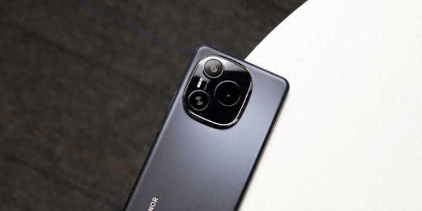 买充电宝送手机 传荣耀X80 GT配13080mAh电池