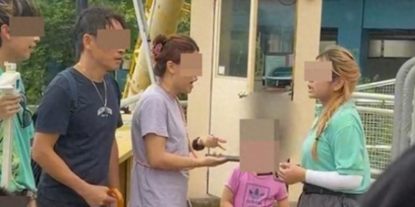香港“怪兽父母”当众要挟香港海洋公园职员，只因小孩身高差0.1厘米被拒玩海盜船，一度导致游戏停摆“大堵车”，网友怒批：这是最坏身教！
