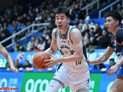 CBA最大混子球队出现！31分惨败，全队三分20中1，这哪像职业球员