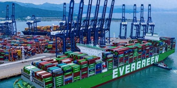 长荣货轮入天津港被拒？帮美运坦克入台！损失惨重苦不堪言