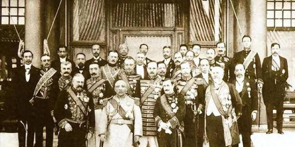 袁世凯虽然备受非议，他的孙子袁家骝却世界闻名，为中国奋斗一生