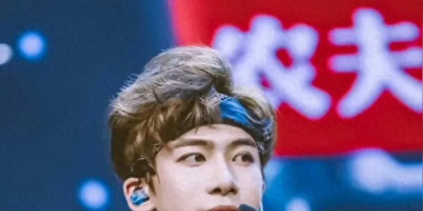 炸裂！26岁男星自曝被“变态控制”6年，女富婆让他结扎，太委屈