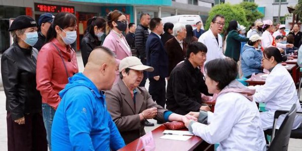 弘扬中医药文化 服务百姓健康——渭城区人民医院开展北京专家团非遗中医公益义诊活动