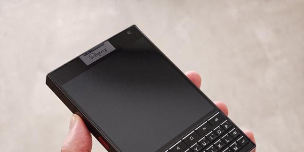 4.5 英寸 2K LCD 小屏，这 2899 新机我真心动了