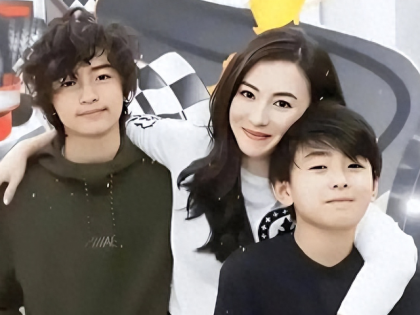 张柏芝自曝感情新状态后，二儿子近照曝光，颜值超越亲爸谢霆锋