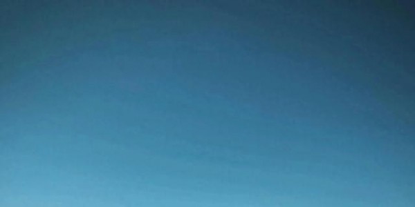 20岁黄多多晒海边比基尼美照，身材苗条长腿抢镜，又瘦又美好漂亮