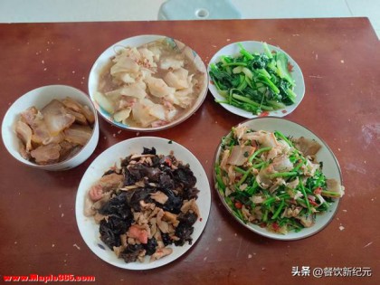 江西女子晒一家五口午饭，吐槽存钱太难，网友：这样吃我也月光