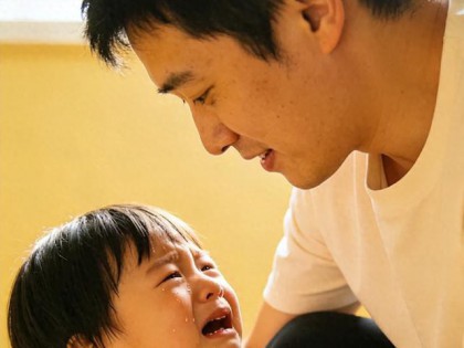 别打骂、别冷暴力！顶级育儿根本不用讲道理：共情陪伴才是上策