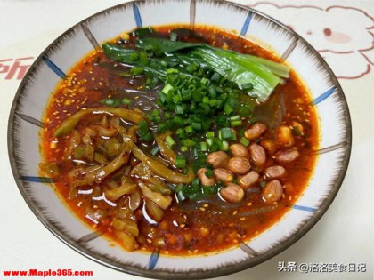 过年大鱼大肉吃腻了，不妨试试酸辣粉，酸辣爽口，开胃又解馋