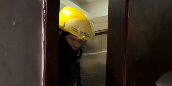 “只有穷人，才这样教育子女！”家长让孩子给外卖员送水，被群嘲