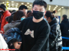 感动，女球迷爆料樊振东北京坐飞机超暖心，主动给众人签名+换座
