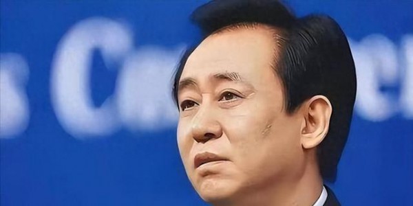 王健林谢幕，许家印出局，两个首富，都败给了同一个80后