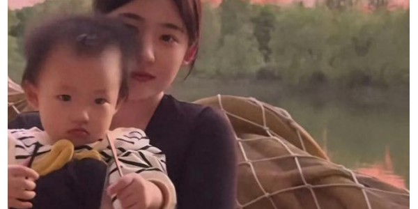 网友说闪闪酱：她好好玩啊，感觉从小就是幽默体质